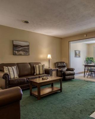 Pool-Pinecrest Townhomes-1KING 2BUNK UNIT