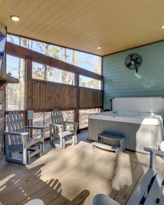 Broken Bow Cabin with Hot Tub, Pool Table and Fire Pit