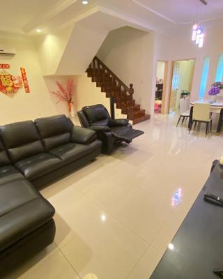 139 Homestay 13 Mins From kuching Airport Baby Friendly Spacious Home
