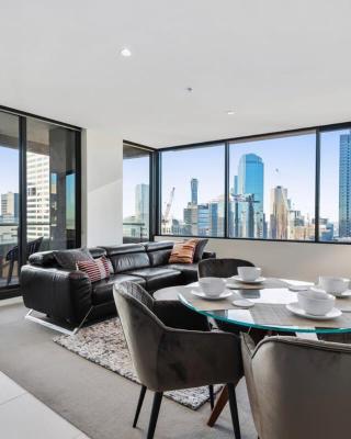 Chic Central Pad with City Views, Pool and Gym