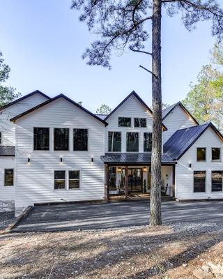 Luxe Group Getaway with 2-Story Deck in Broken Bow!
