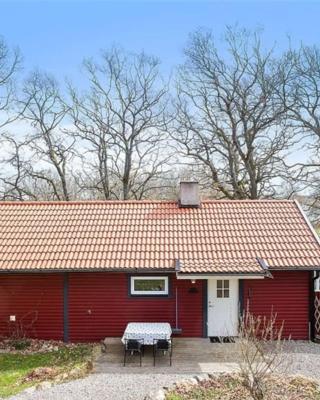Ekbacken - naturskön stuga med närhet till havet