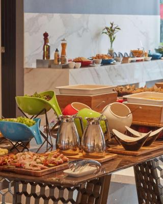 Novotel Suites Manila at Acqua