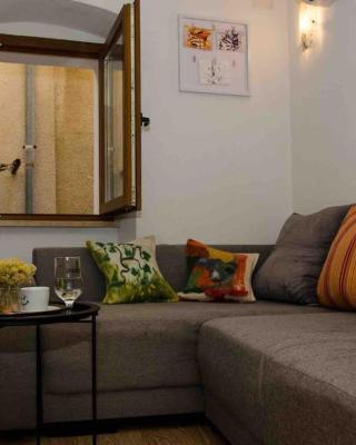 Lovely vacation house in old city Cres with parking