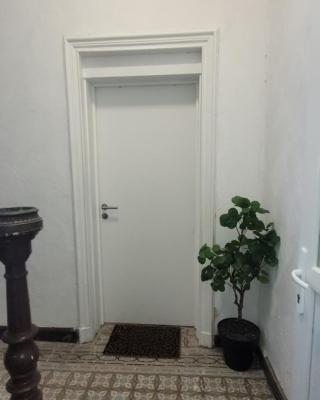 Au pied du théâtre