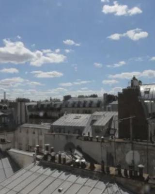 Sous les toits de Paris shared place