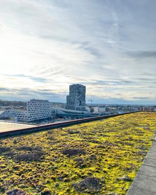 Rooftop Loft, 170sq, 1min from Main Station