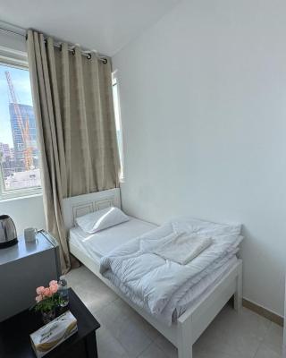 Corniche Street - Stunning Room