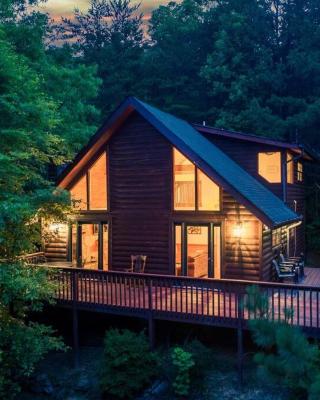 NEW HOT TUB! Secluded 3 Bed Cabin in Pigeon Forge