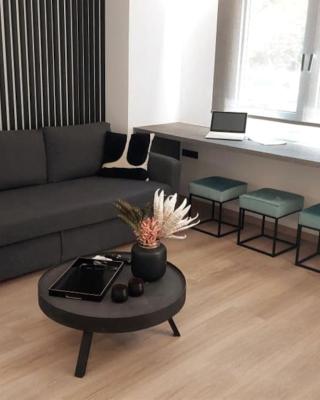 Camellia Suite - 5 min drive to Piraeus Port