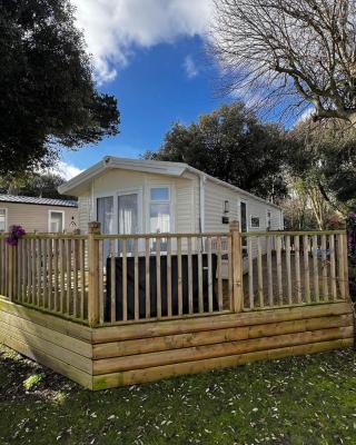 Stunning Caravan With Decking At Azure Seas In Suffolk Ref 32055az