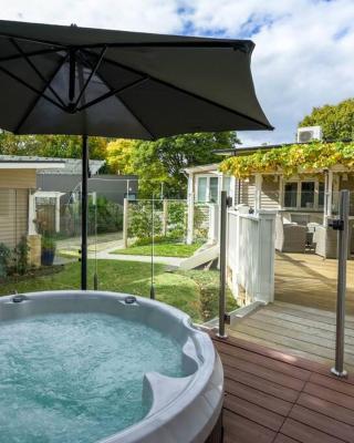 Cabin Charm - Hot Tub Bliss, Moments from the Beach