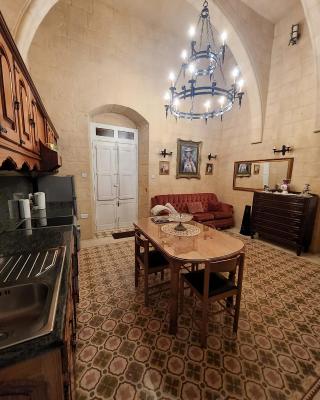 Cozy Corner House in Valletta - Authentic!