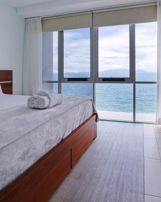 Best at Bright Point Absolute Waterfront Apartment