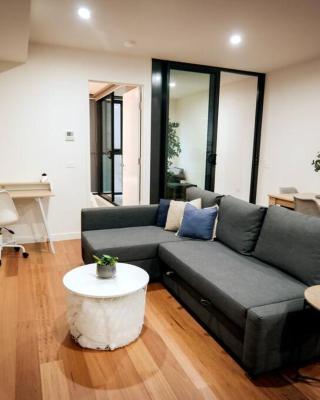 Braddon 1BR Apt, WiFi, Secure Parking