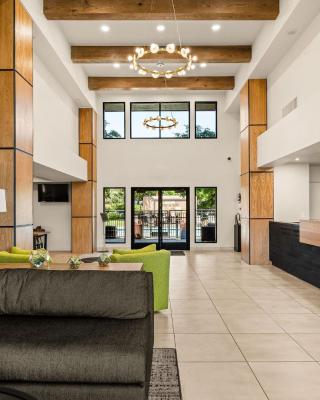 Oxford Suites Redding