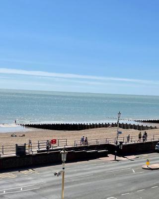 "The Nautical" Pet Friendly Seafront Apartment