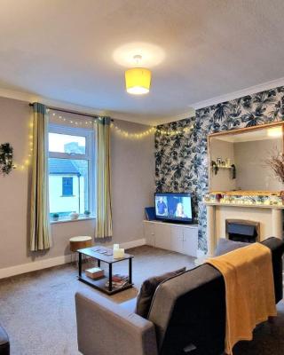 Brodie's Hideaway: Stylish two-bed Amble apartment