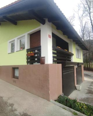 APARTMA ZADNIKAR