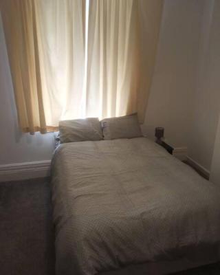 Double-bed (E1) close to Burnley city centre