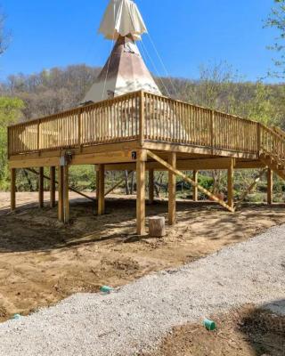 Furnished Teepee/Glamping/Red River Access/King Bd