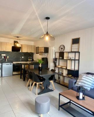 La Coquille: bright, cozy, 3 min from Parc Expo