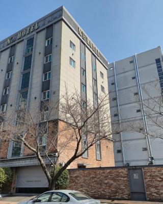 No. 25 Hotel Myeongji Oceanc City Business