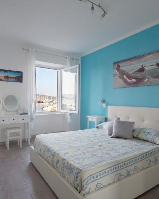 Fezzano / Portovenere Stilish double rooms with sea view, balcony or small courtyard