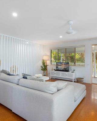 Spacious 4-Bed House Metres from Beach