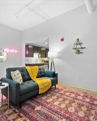 CozySuites Historic 1BR, Downtown Pittsburgh