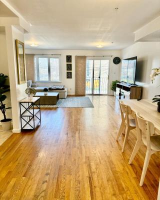 Stylish Evergreen Apartment By Newark Airport