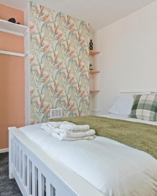 STAYZED N - NG7 Cosy Home, Free WiFi, Parking, Smart TV, Next To Nottingham City Centre, Ideal for Long Stays, Lots of Amenities