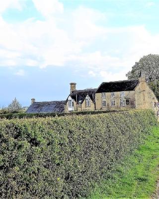 Cotswold Merrymouth Inn