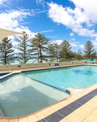 Beachfront 2-Bed with Pool, BBQ & Tennis Court
