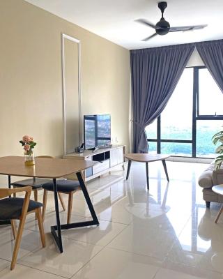 2BR WIFI, Mid Valley, Mosaic Southkey, 5-6 pax, 7 mins to CIQ