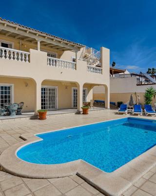 Villa El Yuka with heated pool