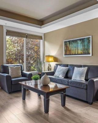 Gorgeous Mountain Condo - Hot Tub & Pool managed by Little Sister Getaways