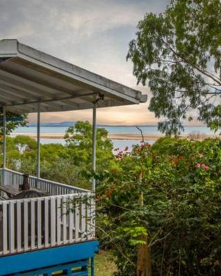 Sunset Villa - Charming, Pet-Friendly Studio-Style Retreat with Fantastic View in Historic 1770