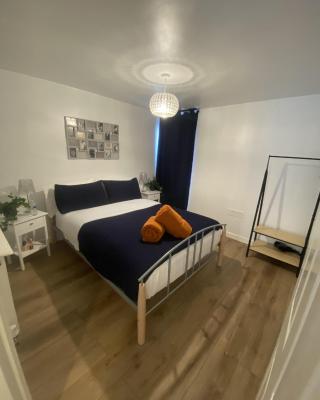 Chapel Court - Worcester City Centre - Free Parking Available - Entire Apartment - Self Check-In - Outside Space - Free WI-FI
