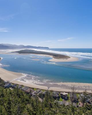 Shoreline Solace: Ocean View Townhouse Tillamook