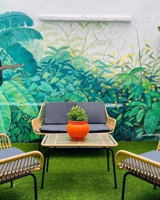 Artistic flat next to Ruzafa Welcome to the Jungle