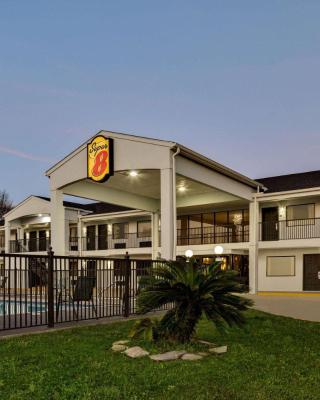 Super 8 by Wyndham Ocean Springs Biloxi