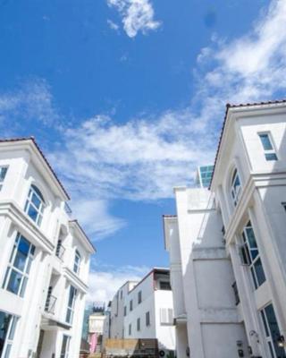 White Cotton Candy Homestay