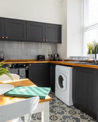 ST MARYS APARTMENT - Modern Apartment in Charming Market Town in the Peak District