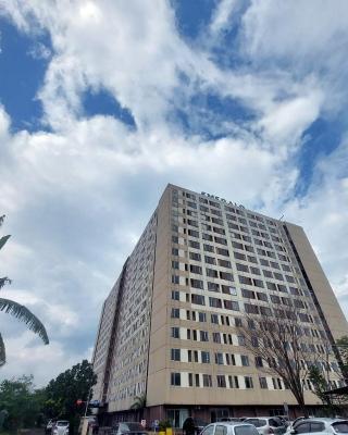Emerald Apartel
