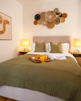 Boho Style - KING BED, Central, Super FAST Wi-Fi