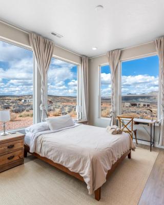 Page Arizona border town- Grand Serenity room with Mesa Views
