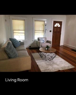 Lovely Renovated 2 Bedroom House with private parking