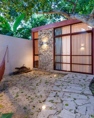 Casa Tuch. Suites independientes de diseño. Retiro de lujo, oasis de paz.