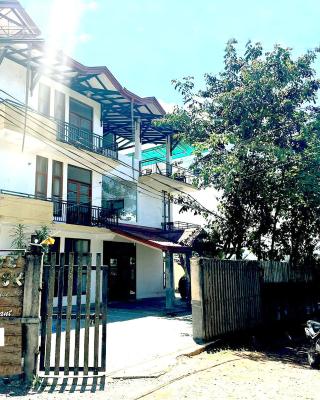White Block Hotel & Resturant